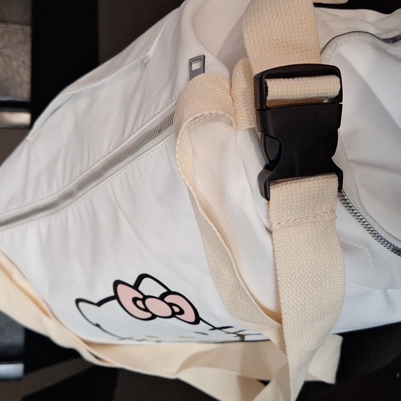 Hello Kitty Weekender - Picture 4 of 4
